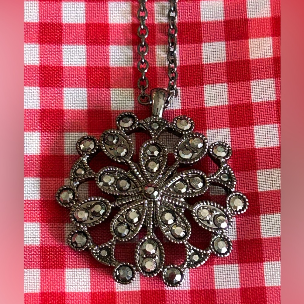 Vintage Style Silver Pendant Necklace